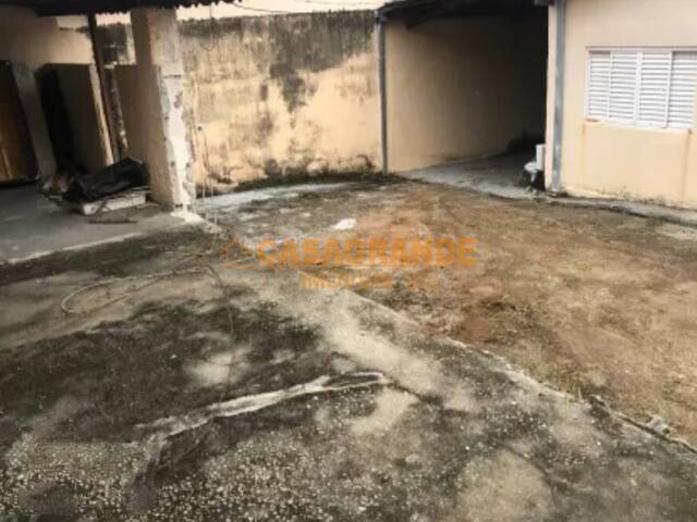 Casa para Venda em São José dos Campos - 4