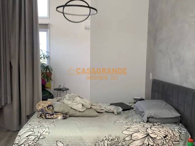 Casa para Venda em São José dos Campos - 4