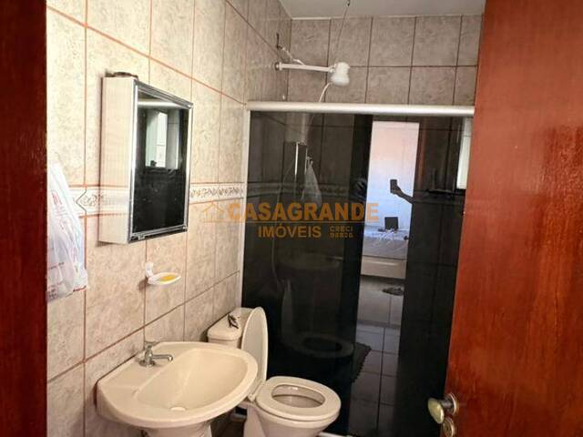 Casa para Venda em São José dos Campos - 4