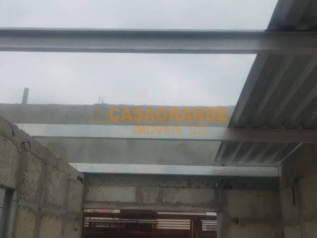 Casa para Venda em São José dos Campos - 4