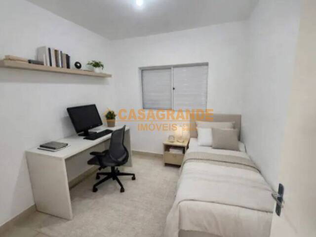 Casa para Venda em São José dos Campos - 4
