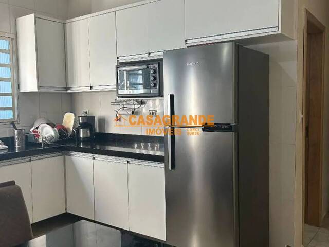 Casa para Venda em São José dos Campos - 4