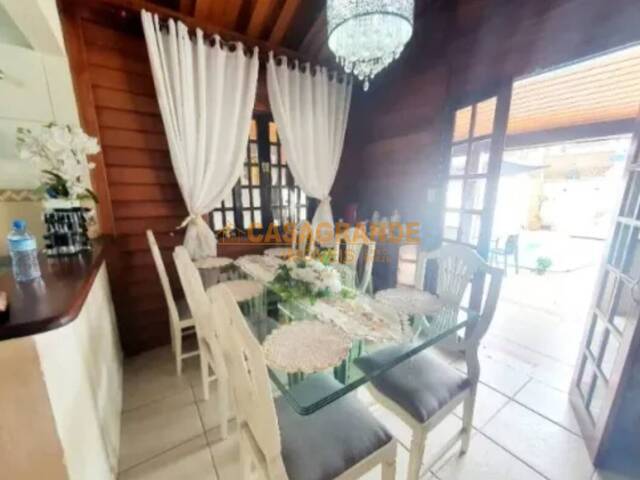 Casa para Venda em São José dos Campos - 5