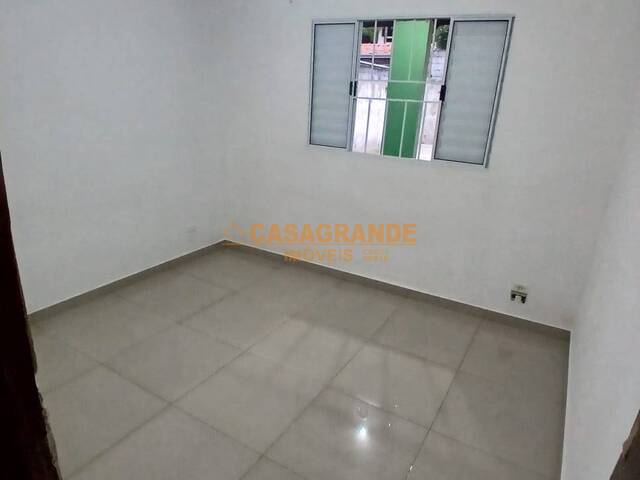 Casa para Venda em São José dos Campos - 4