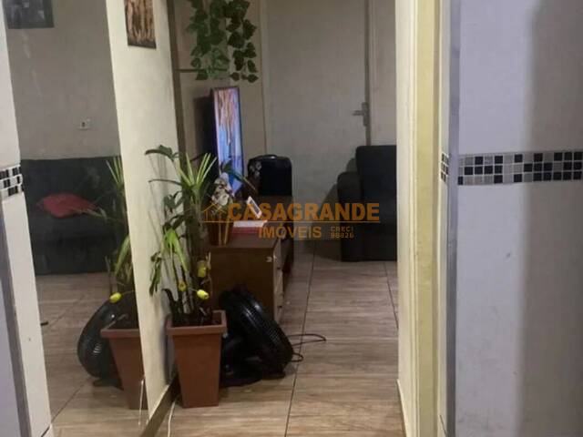 Casa para Venda em São José dos Campos - 4