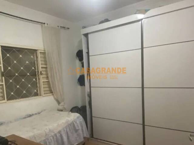 Casa para Venda em São José dos Campos - 5