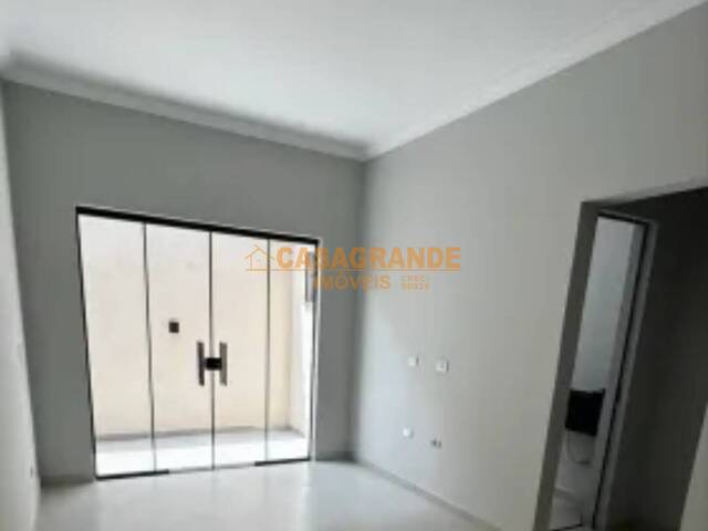 Casa para Venda em São José dos Campos - 4