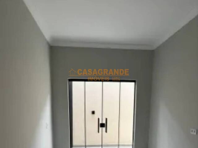 Casa para Venda em São José dos Campos - 5