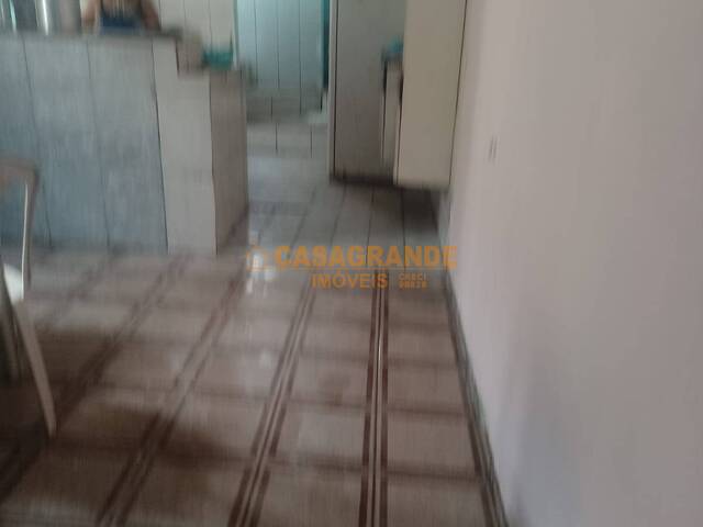 Casa para Venda em São José dos Campos - 4