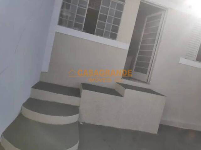 Casa para Venda em São José dos Campos - 4