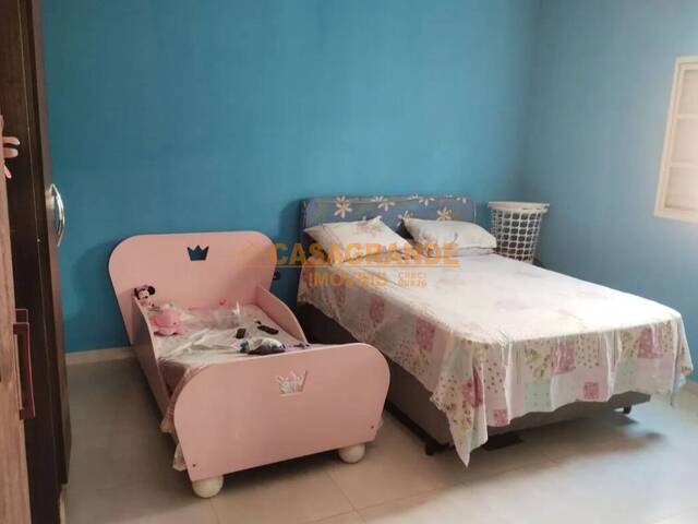 Casa para Venda em São José dos Campos - 5