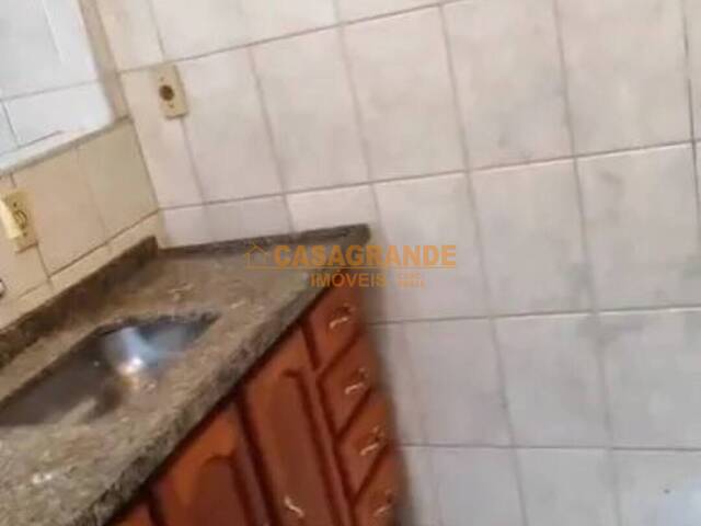 Casa para Venda em São José dos Campos - 4