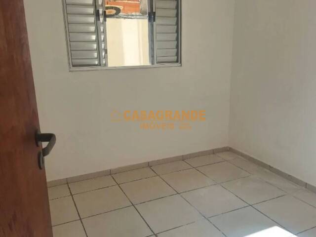 Casa para Venda em São José dos Campos - 5