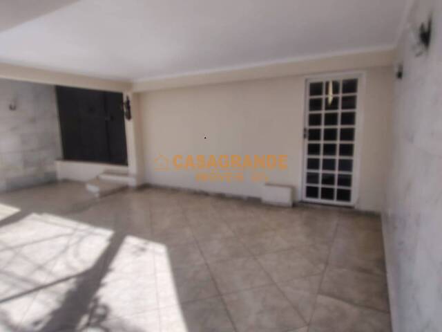 Casa para Venda em São José dos Campos - 4