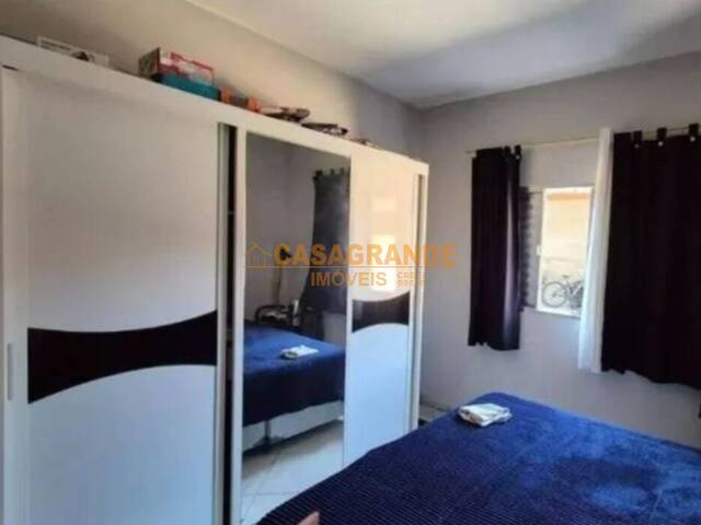 Casa para Venda em São José dos Campos - 5