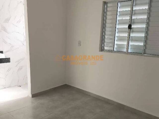 Casa para Venda em São José dos Campos - 4