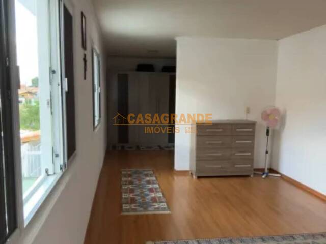 Casa para Venda em São José dos Campos - 4