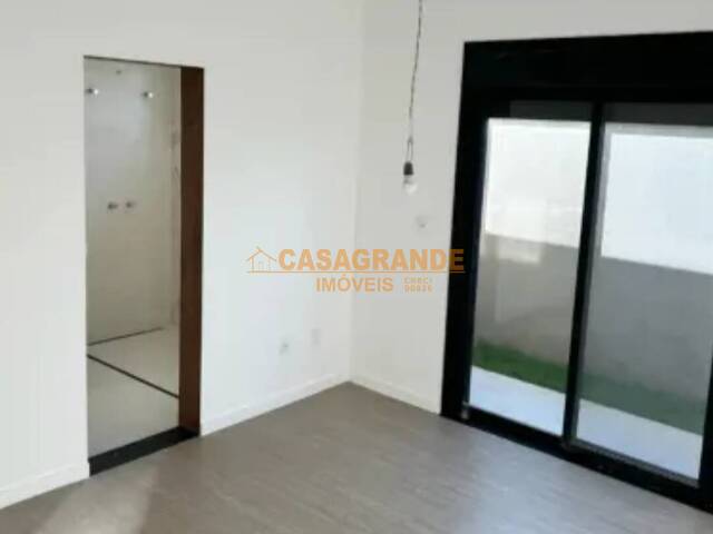 Casa para Venda em São José dos Campos - 4