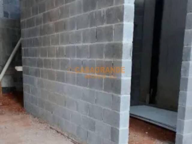 Casa para Venda em São José dos Campos - 4