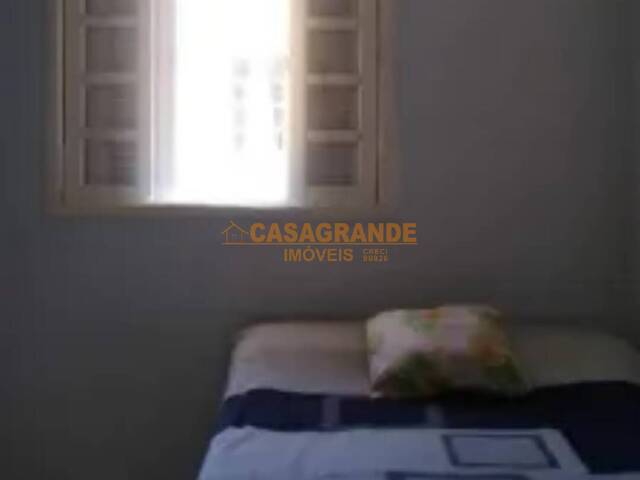 Casa para Venda em São José dos Campos - 4