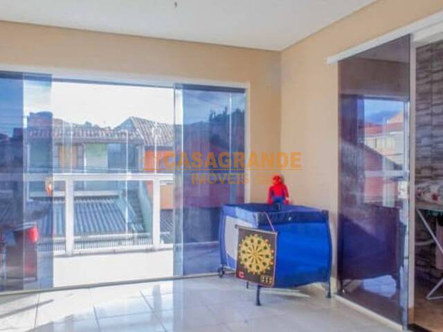 Casa para Venda em São José dos Campos - 2