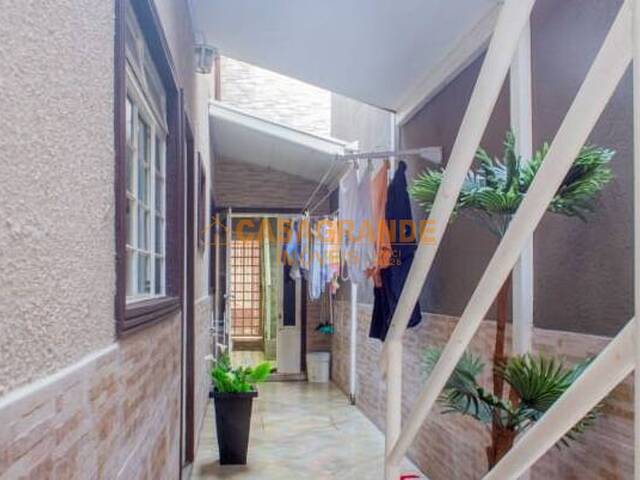 Casa para Venda em São José dos Campos - 3