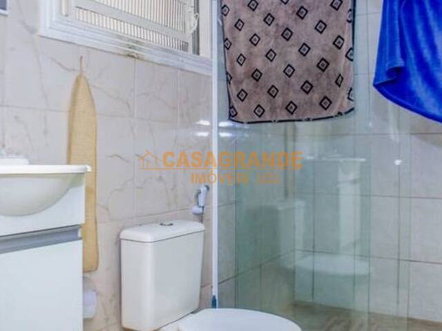 Casa para Venda em São José dos Campos - 4