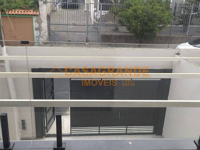 Casa para Venda em São José dos Campos - 4