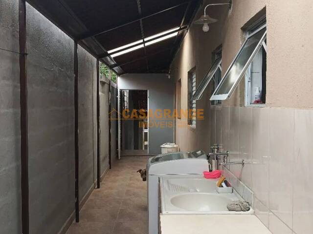 Casa para Venda em São José dos Campos - 4