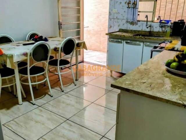 Casa para Venda em São José dos Campos - 4