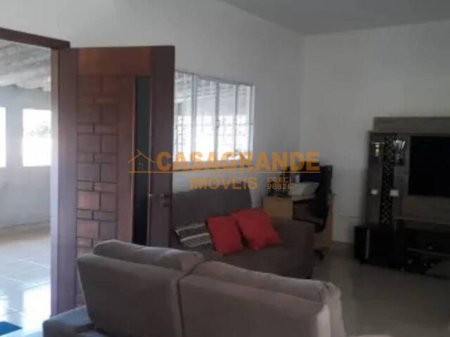 Casa para Venda em São José dos Campos - 4