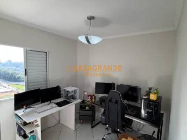 Apartamento para Venda em São José dos Campos - 4