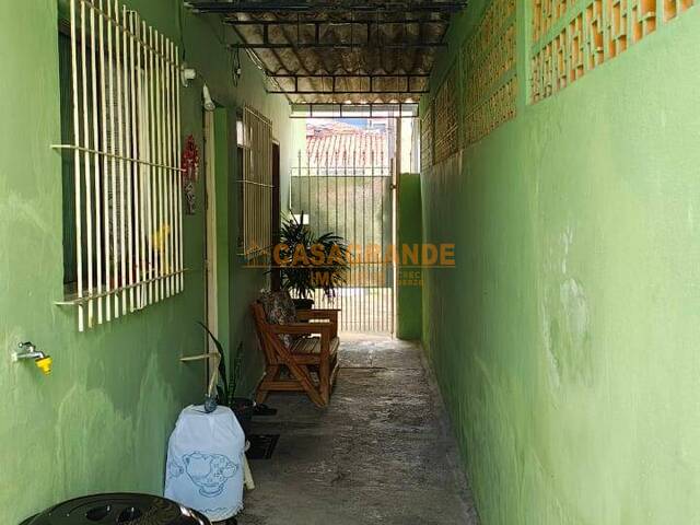 Casa para Venda em São José dos Campos - 4
