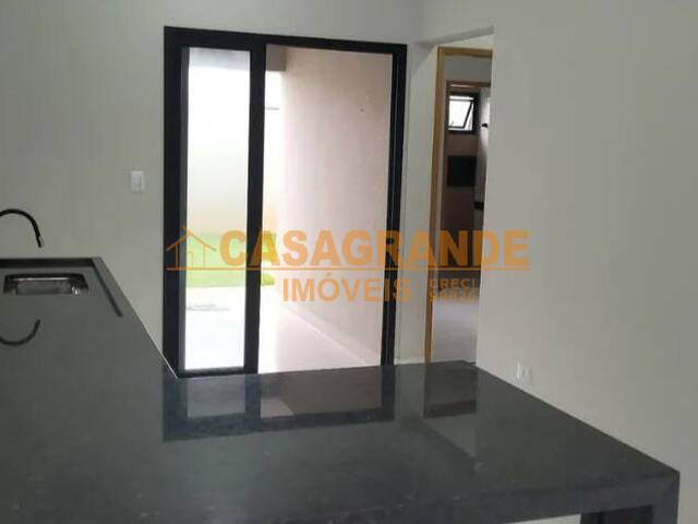 Casa para Venda em São José dos Campos - 4
