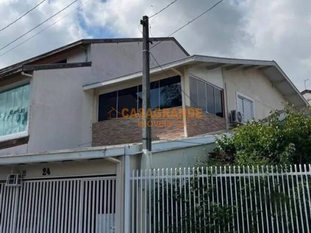 Casa para Venda em São José dos Campos - 4