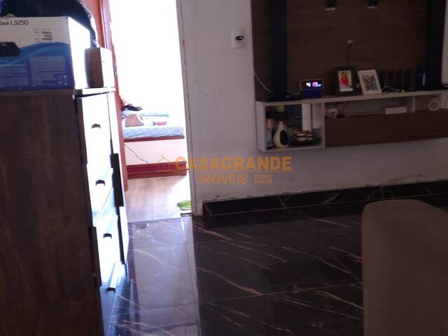 Casa para Venda em São José dos Campos - 4