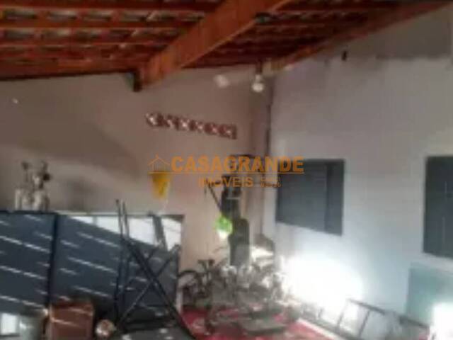 Casa para Venda em São José dos Campos - 4