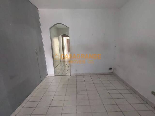 Casa para Venda em São José dos Campos - 4