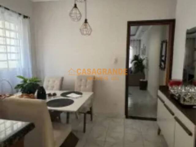 Casa para Venda em São José dos Campos - 5