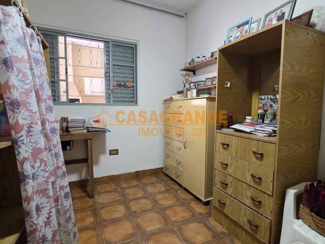 Casa para Venda em São José dos Campos - 4