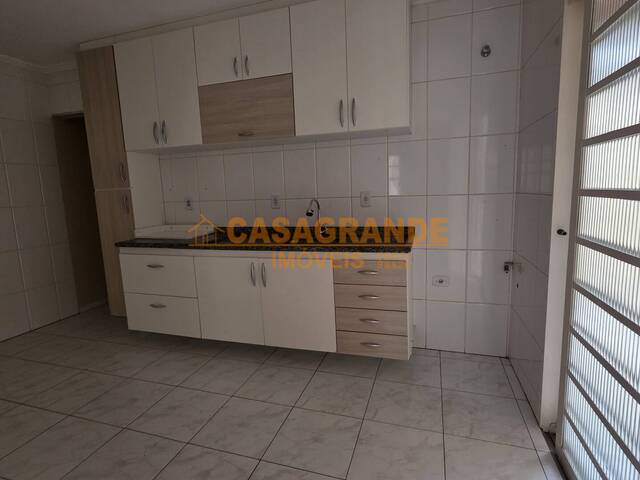 Casa para Venda em São José dos Campos - 4