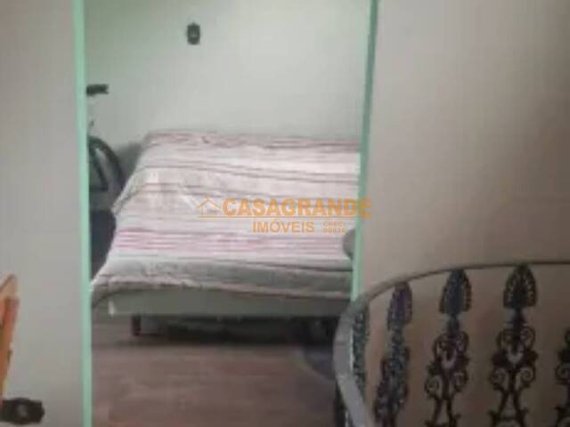 Casa para Venda em São José dos Campos - 4