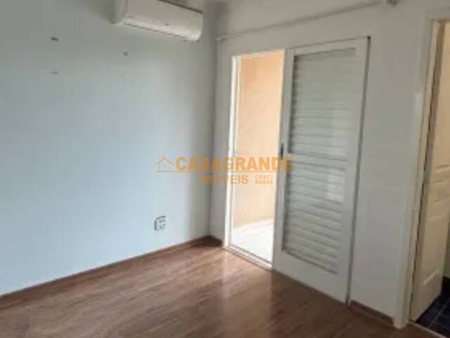 Casa para Venda em São José dos Campos - 4