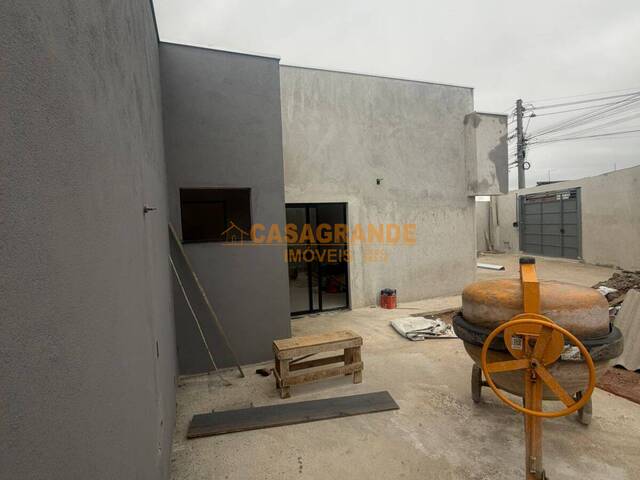 Casa para Venda em São José dos Campos - 4