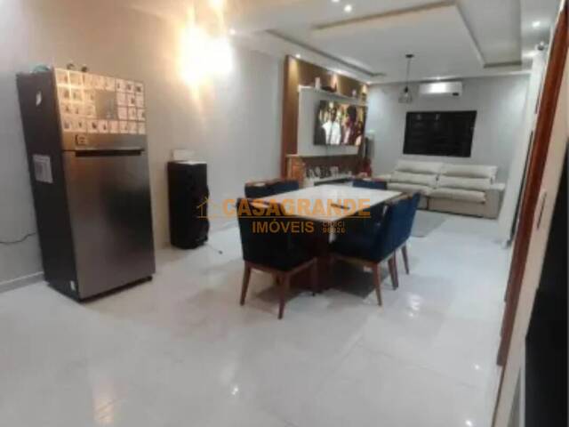 Casa para Venda em São José dos Campos - 4
