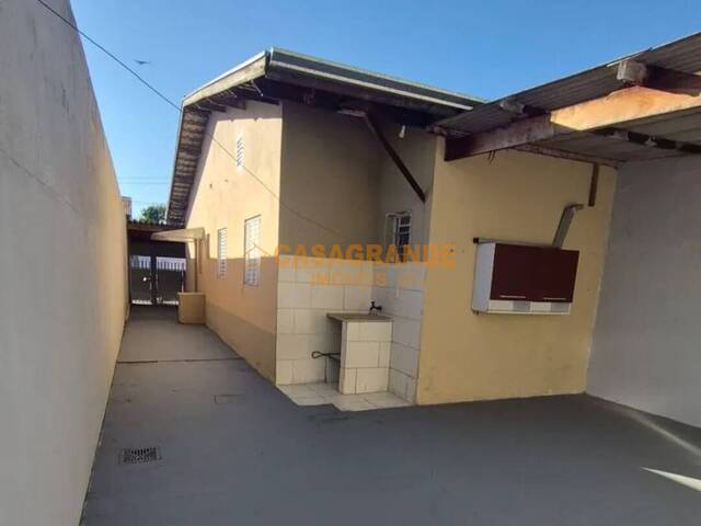 Casa para Venda em São José dos Campos - 4
