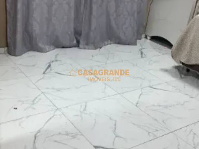 Casa para Venda em São José dos Campos - 4