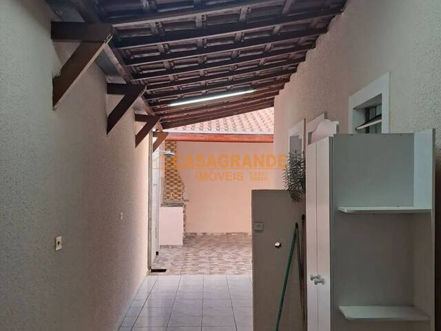 Casa para Venda em São José dos Campos - 4