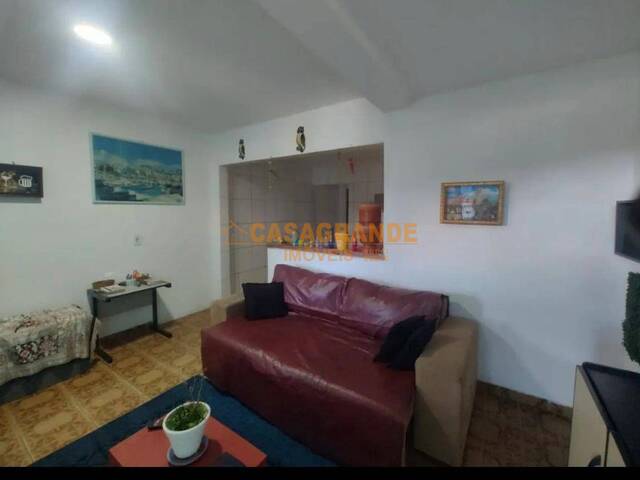 Casa para Venda em São José dos Campos - 4