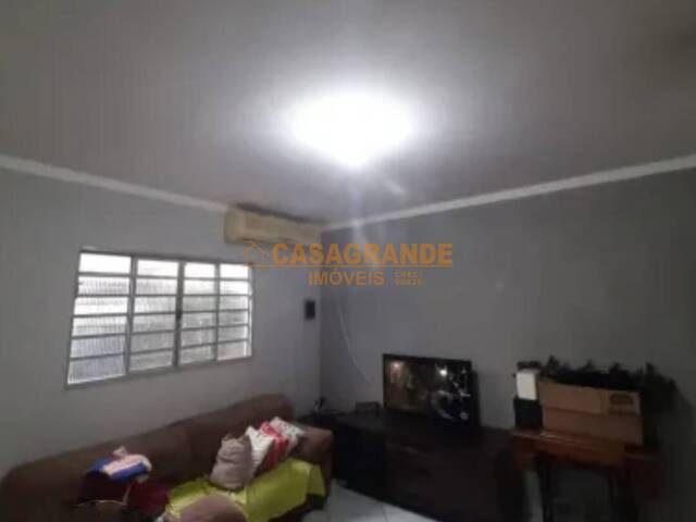 Casa para Venda em São José dos Campos - 4